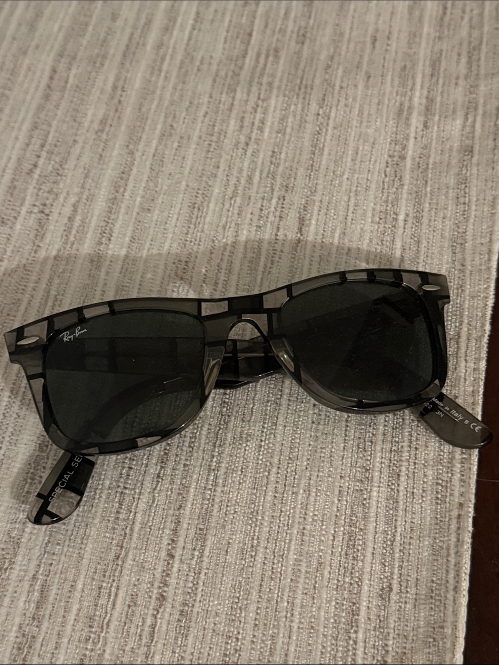 Ray-Ban Wayfarer Sunglass Temple Arm in Transparent Gray and Black